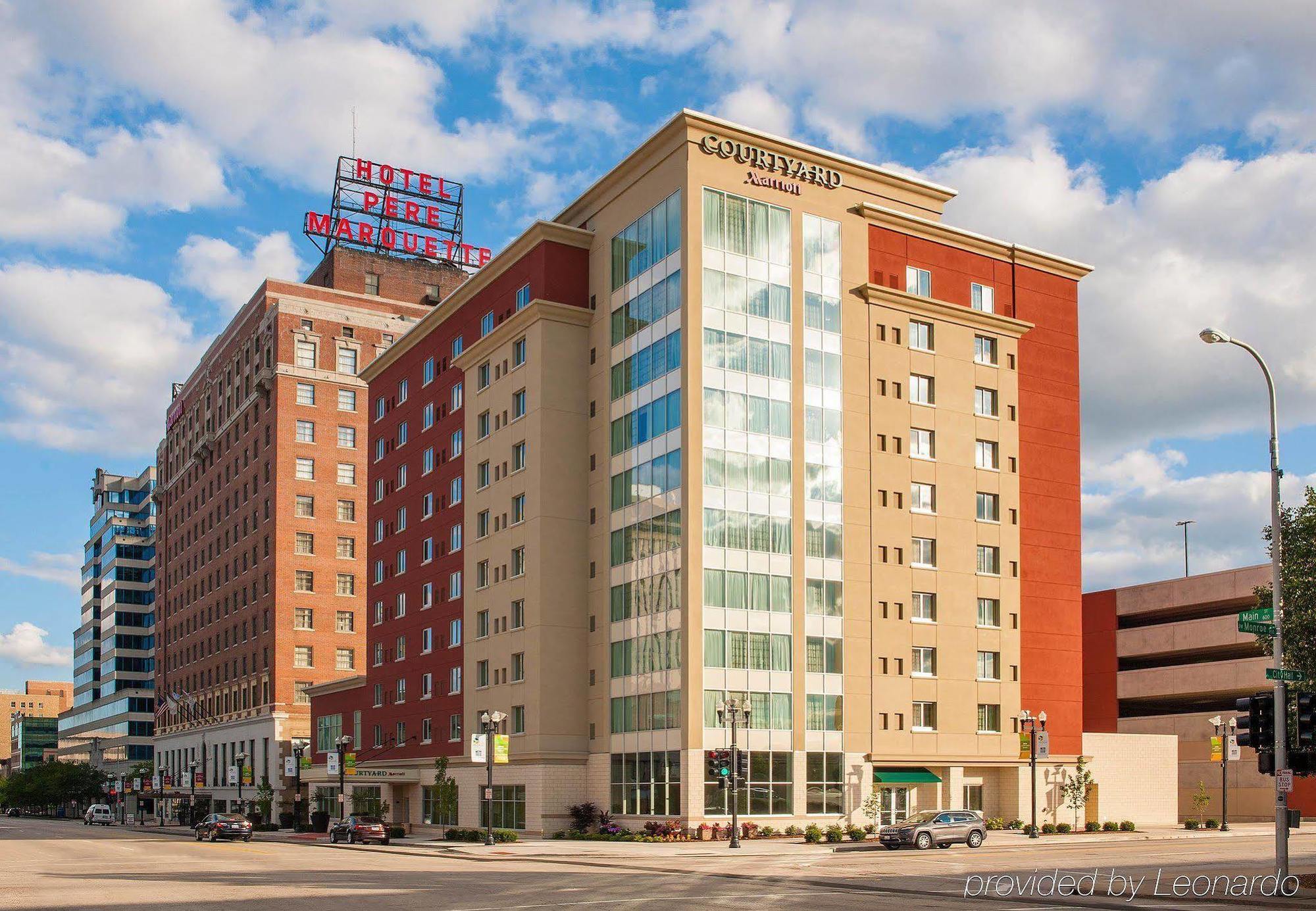 Отель Courtyard Peoria Downtown Экстерьер фото